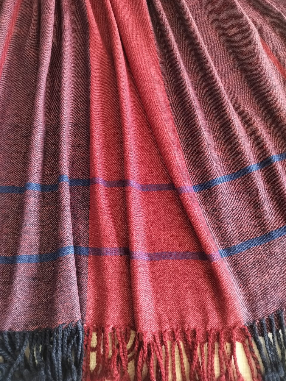 Merino eri Shawl LL04